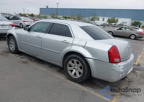2006 Chrysler 300 Touring z USA, uszkodzony, nr VIN 2C3KA53G46H404939